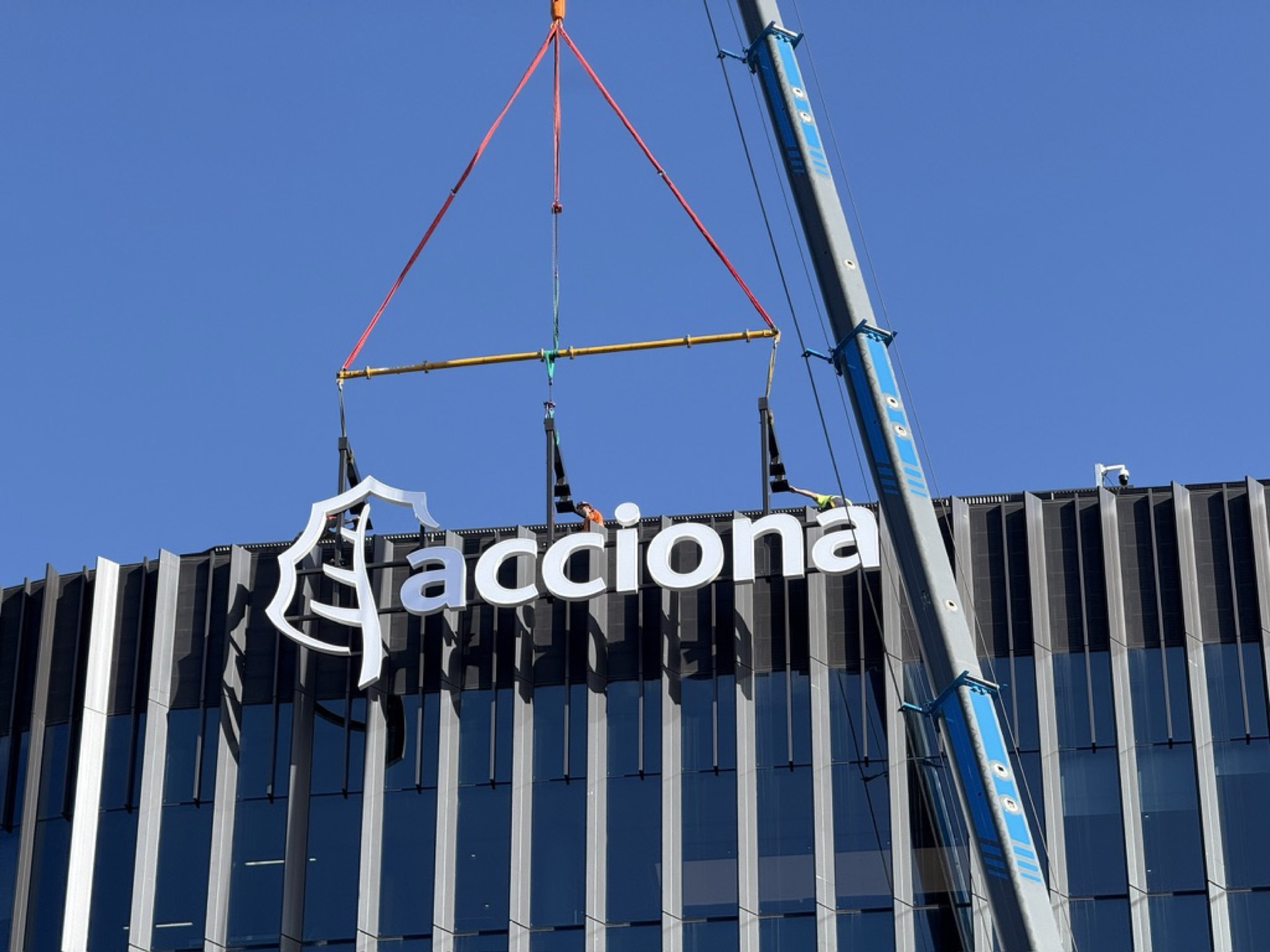 Crane installation of Acciona sky signage